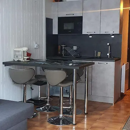 Apartment Spacieux Pres Des Pistes De Avec Balcon Et Parking - Fr-1-692-111 *