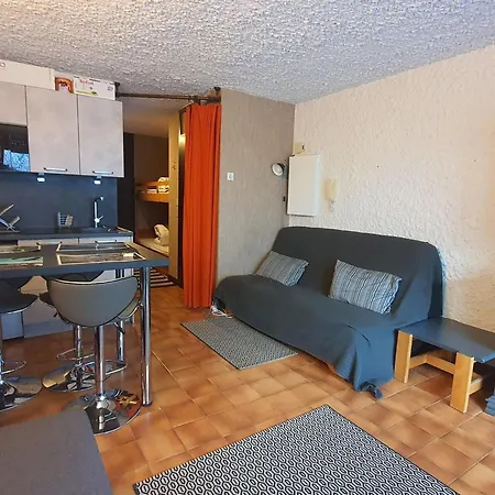 Apartment Spacieux Pres Des Pistes De Avec Balcon Et Parking - Fr-1-692-111 *